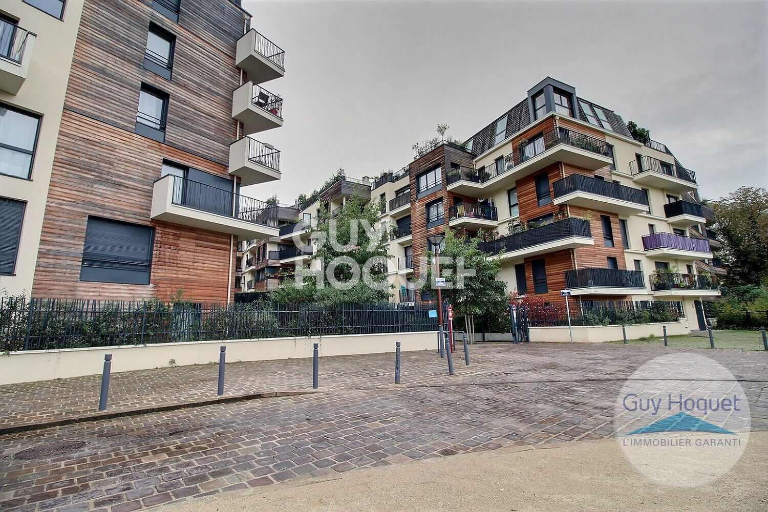À vendre : Chaville coeur de ville - Appartement contemporain 3 pièces avec balcon et place de parking