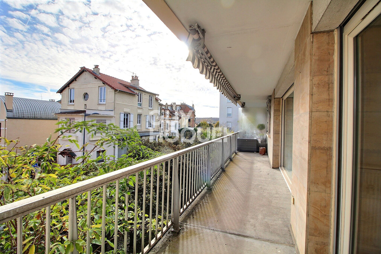 A VENDRE CHAVILLE RIVE DROITE -  t2 50 m2 avec balcon-terrasse , cave et parking en sous-sol