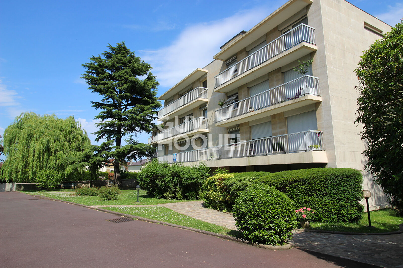 A VENDRE CHAVILLE RIVE DROITE -  t2 50 m2 avec balcon-terrasse , cave et parking en sous-sol