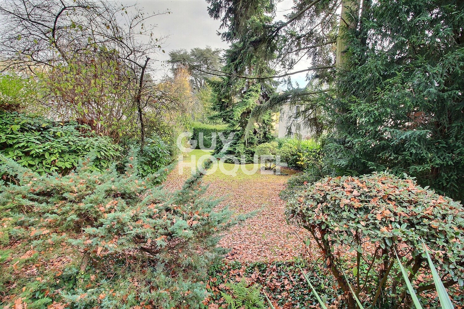 Chaville RD  magnifique Terrain  constructible de 330 m2