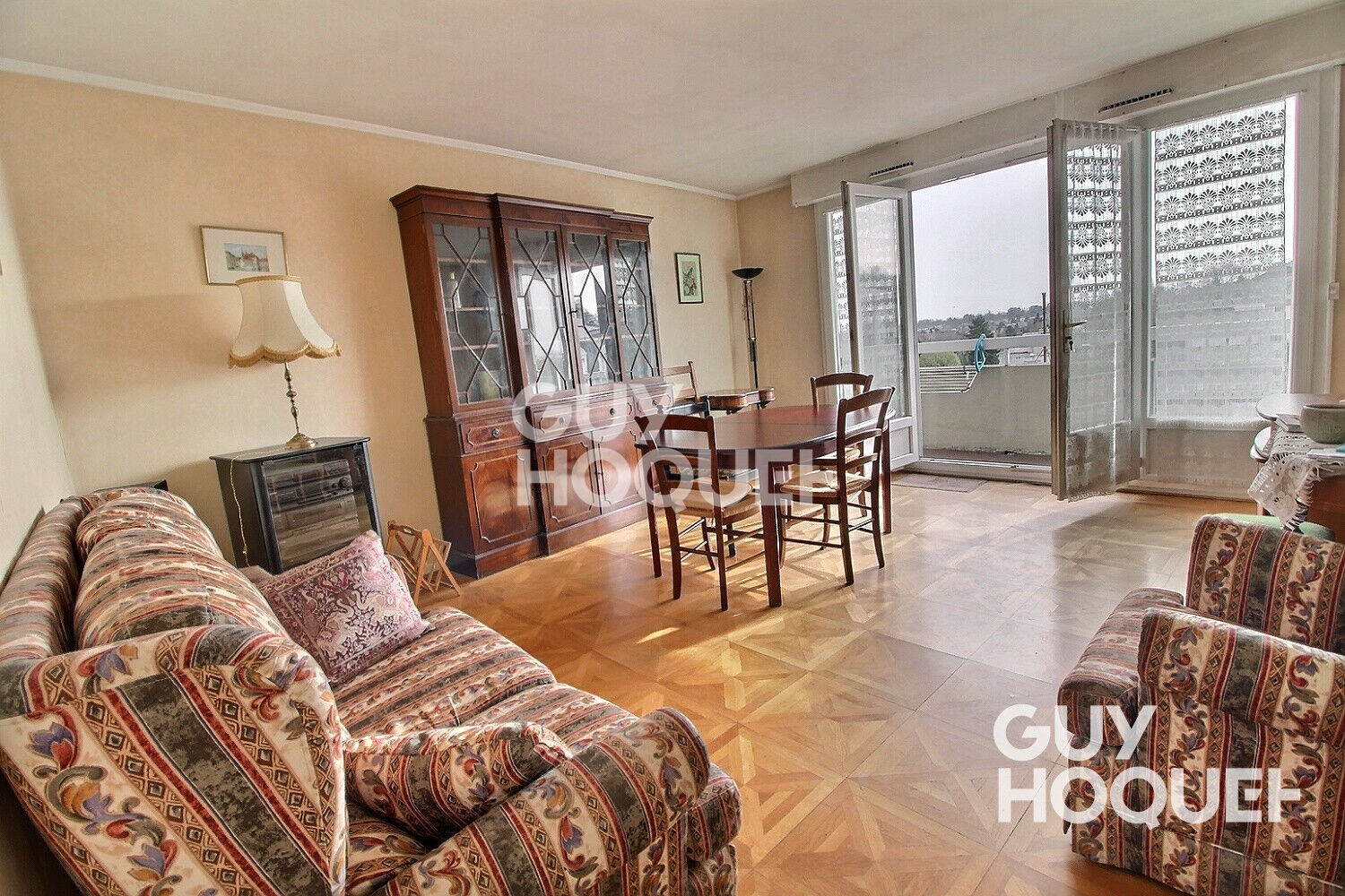 Appartement Le Plessis Robinson (RER B,) 3  pièces avec balcon, cave,  box et parking.