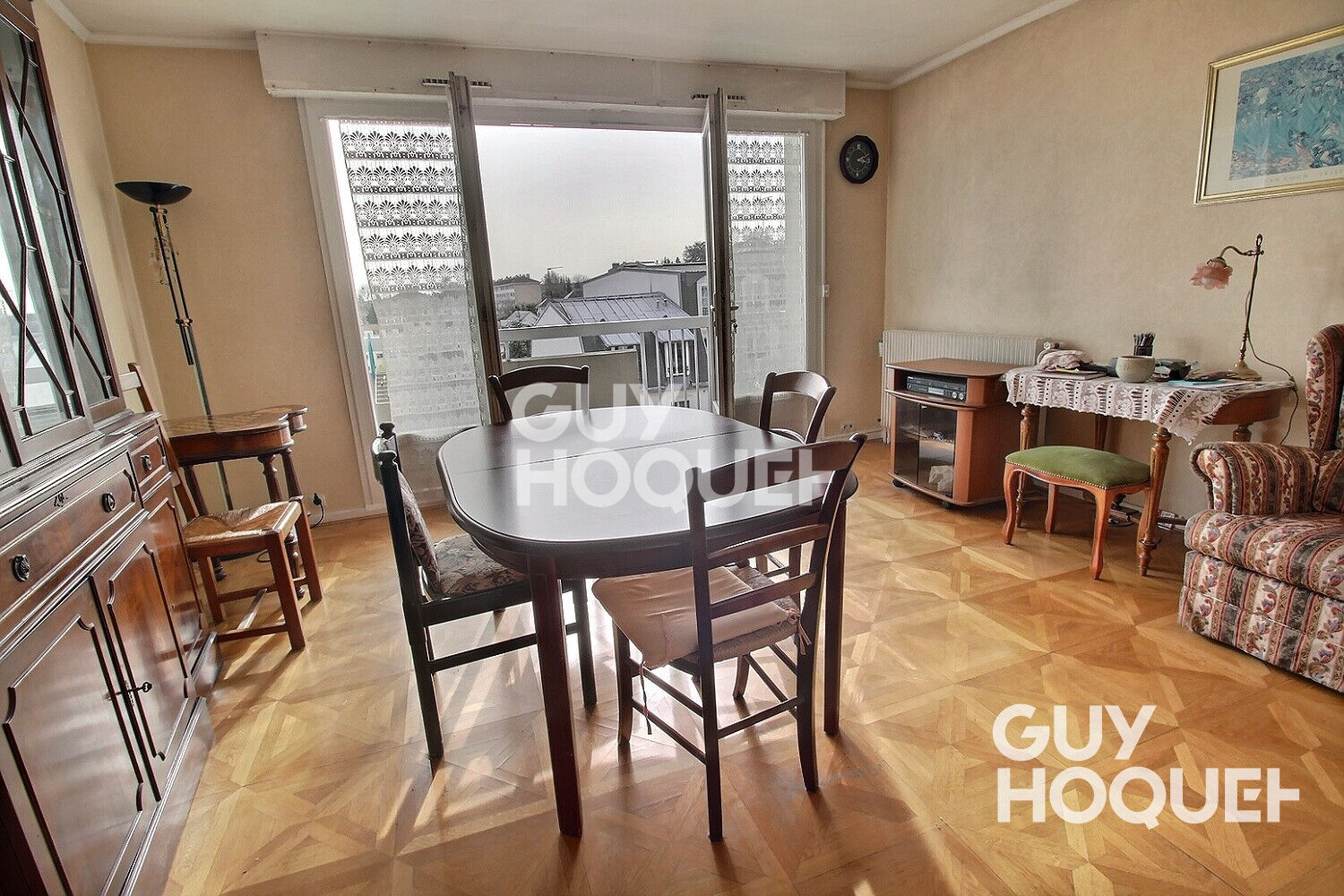 Appartement Le Plessis Robinson (RER B,) 3  pièces avec balcon, cave,  box et parking.