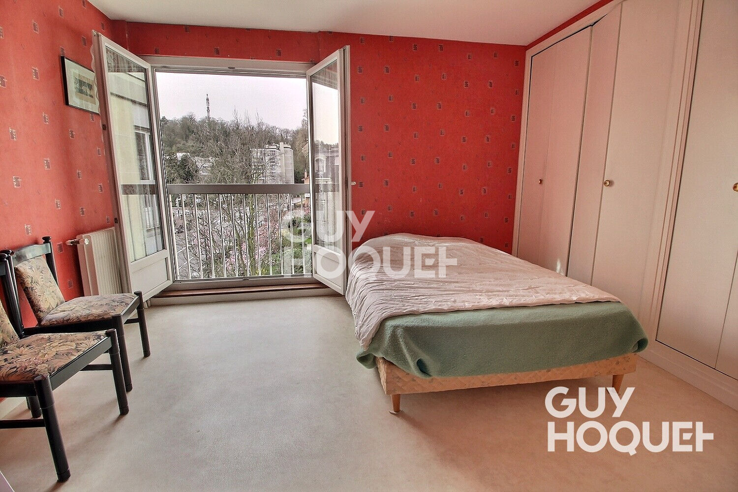 Appartement Le Plessis Robinson (RER B,) 3  pièces avec balcon, cave,  box et parking.