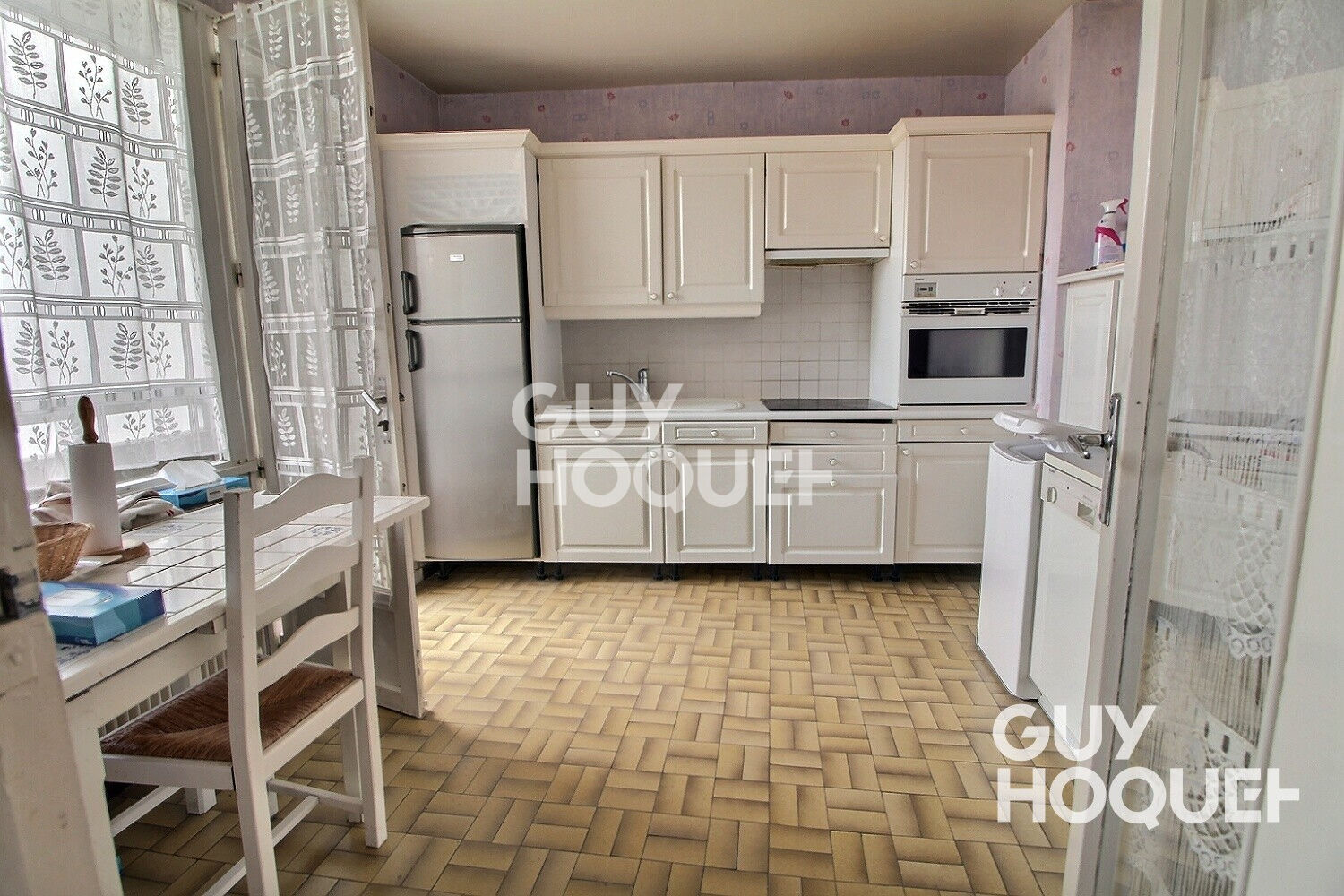 Appartement Le Plessis Robinson (RER B,) 3  pièces avec balcon, cave,  box et parking.