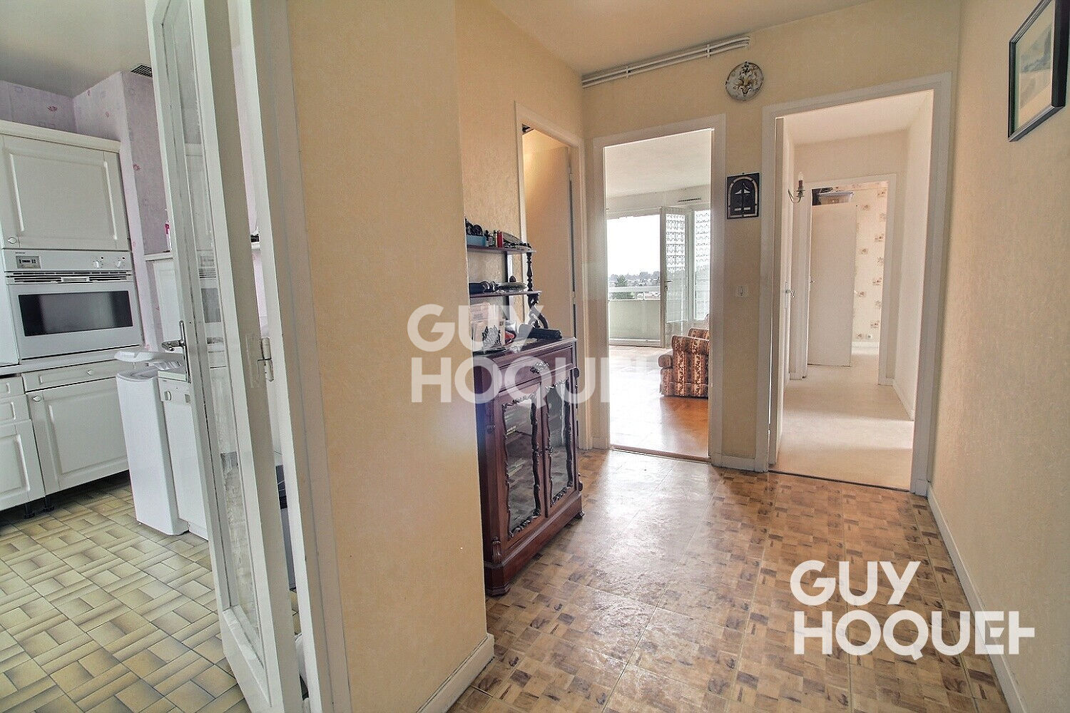 Appartement Le Plessis Robinson (RER B,) 3  pièces avec balcon, cave,  box et parking.