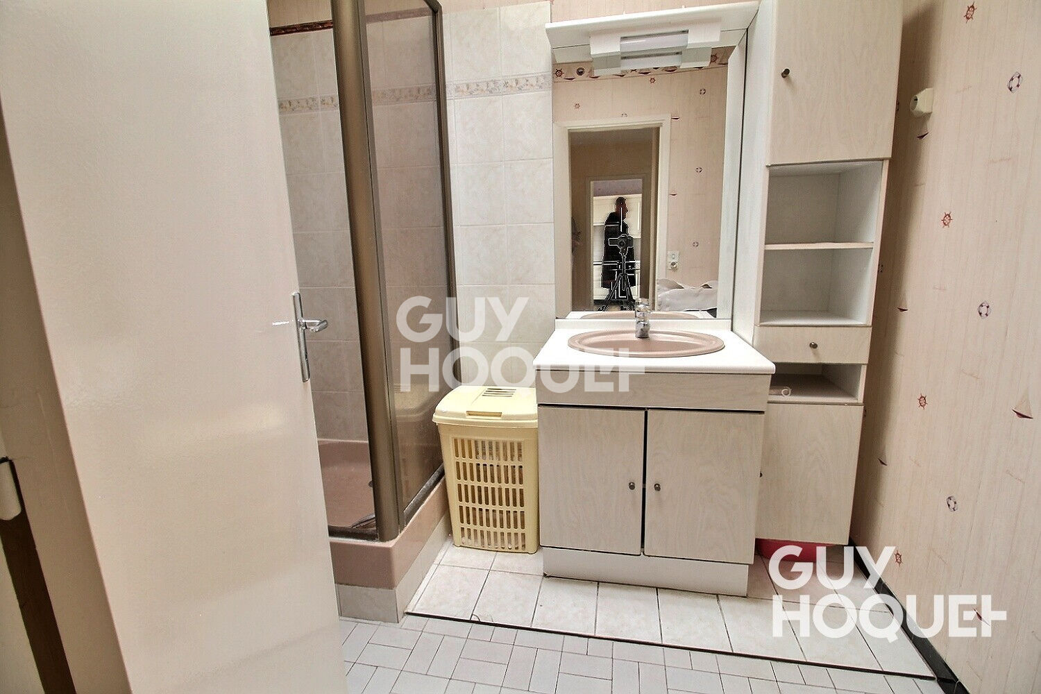 Appartement Le Plessis Robinson (RER B,) 3  pièces avec balcon, cave,  box et parking.