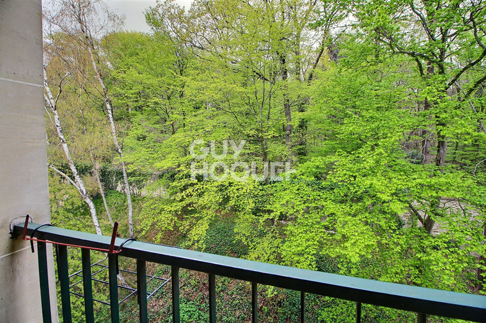 A vendre à Ville-d'Avray - Appartement 5 pièces traversant avec vue dégagée dans son écrin de verdure - Réf. T4523