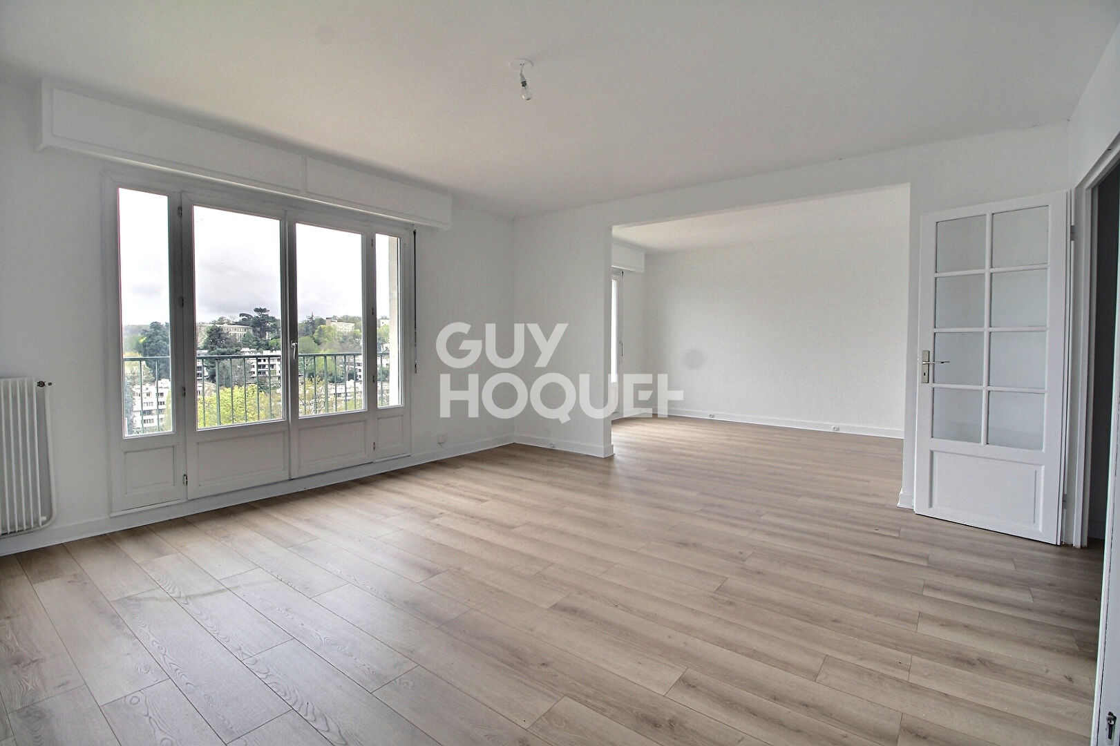 A vendre à Ville-d'Avray - Appartement 5 pièces traversant avec vue dégagée dans son écrin de verdure - Réf. T4523