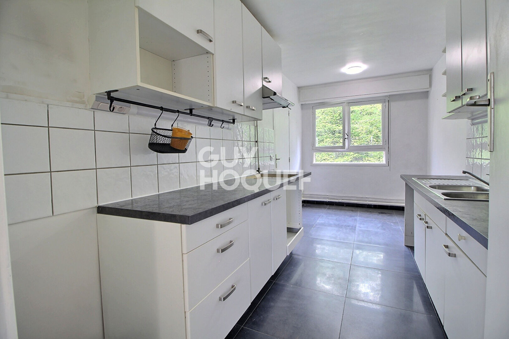 A vendre à Ville-d'Avray - Appartement 5 pièces traversant avec vue dégagée dans son écrin de verdure - Réf. T4523