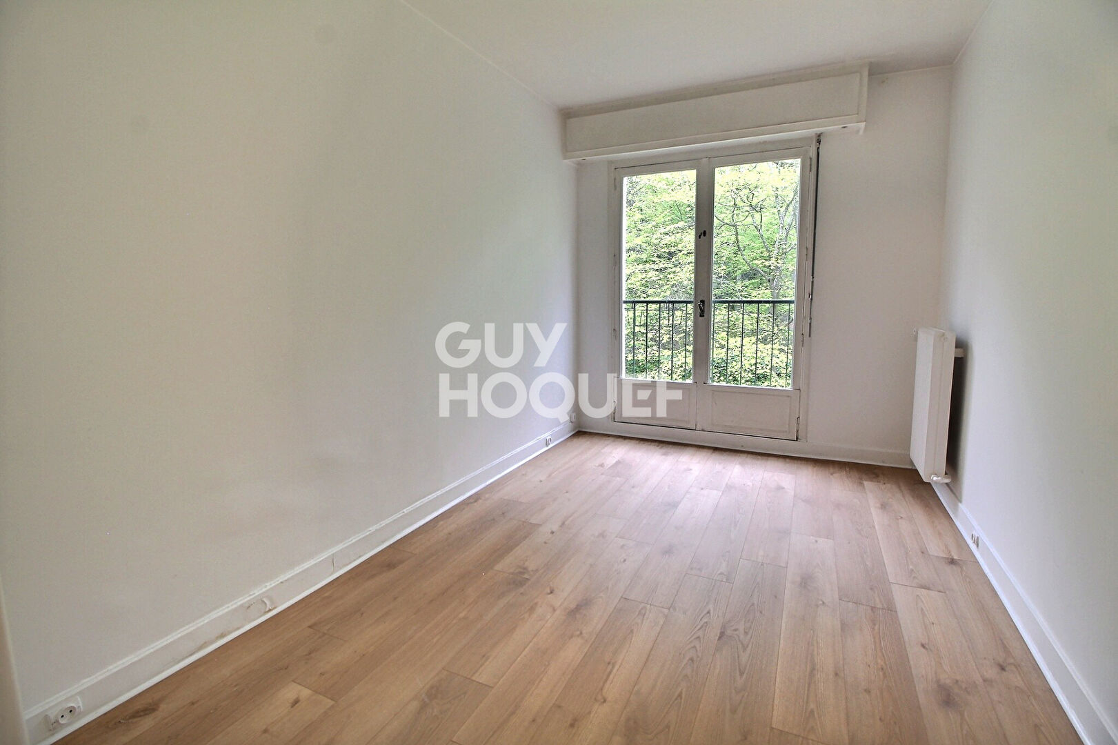 A vendre à Ville-d'Avray - Appartement 5 pièces traversant avec vue dégagée dans son écrin de verdure - Réf. T4523