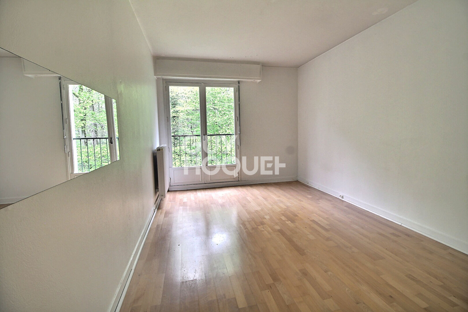 A vendre à Ville-d'Avray - Appartement 5 pièces traversant avec vue dégagée dans son écrin de verdure - Réf. T4523