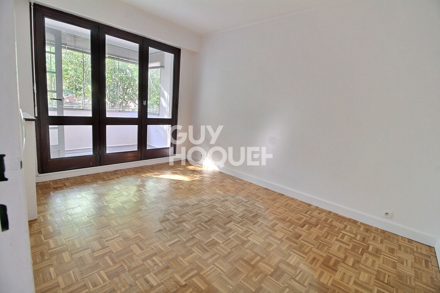 CHAVILLE  CENTRE  PROCHE DES 3 GARES