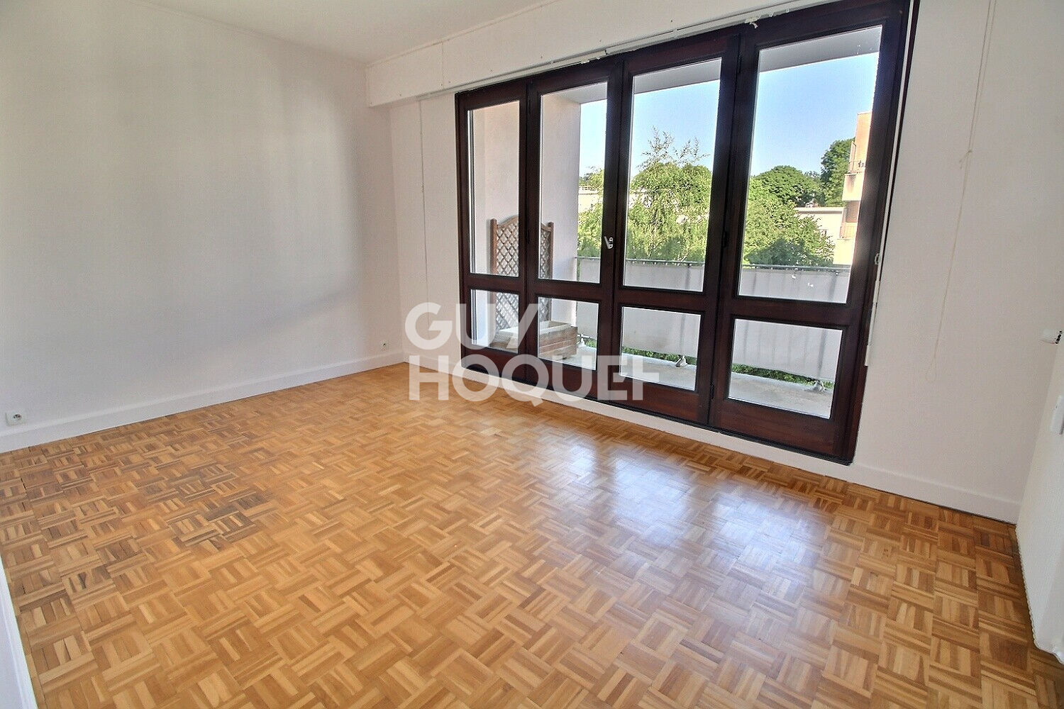 CHAVILLE  CENTRE  PROCHE DES 3 GARES