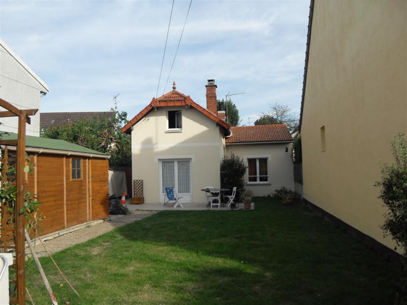 MAISON SUR TERRAIN DE 303M²