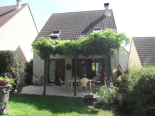 MAISON SUR TERRAIN DE 364 M²