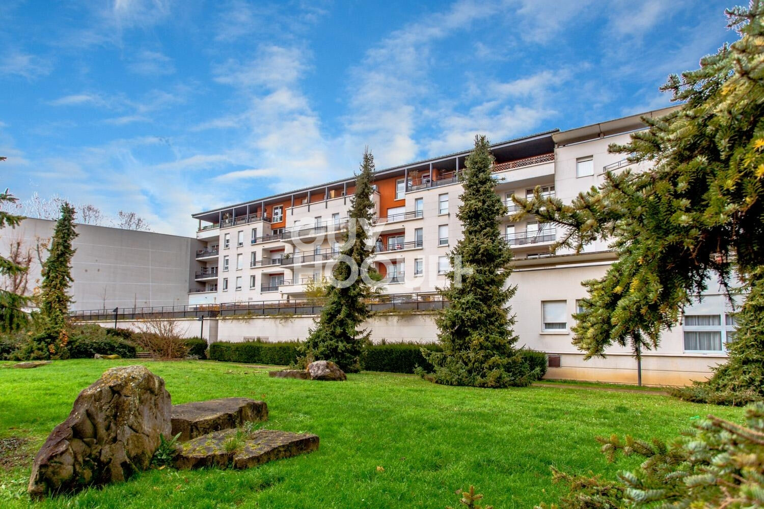 Location : appartement 3 pièces à LOGNES