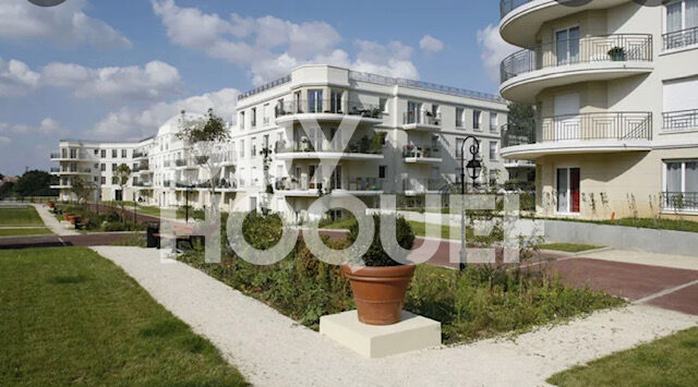 AUX PIEDS DU PARC DES FRENES