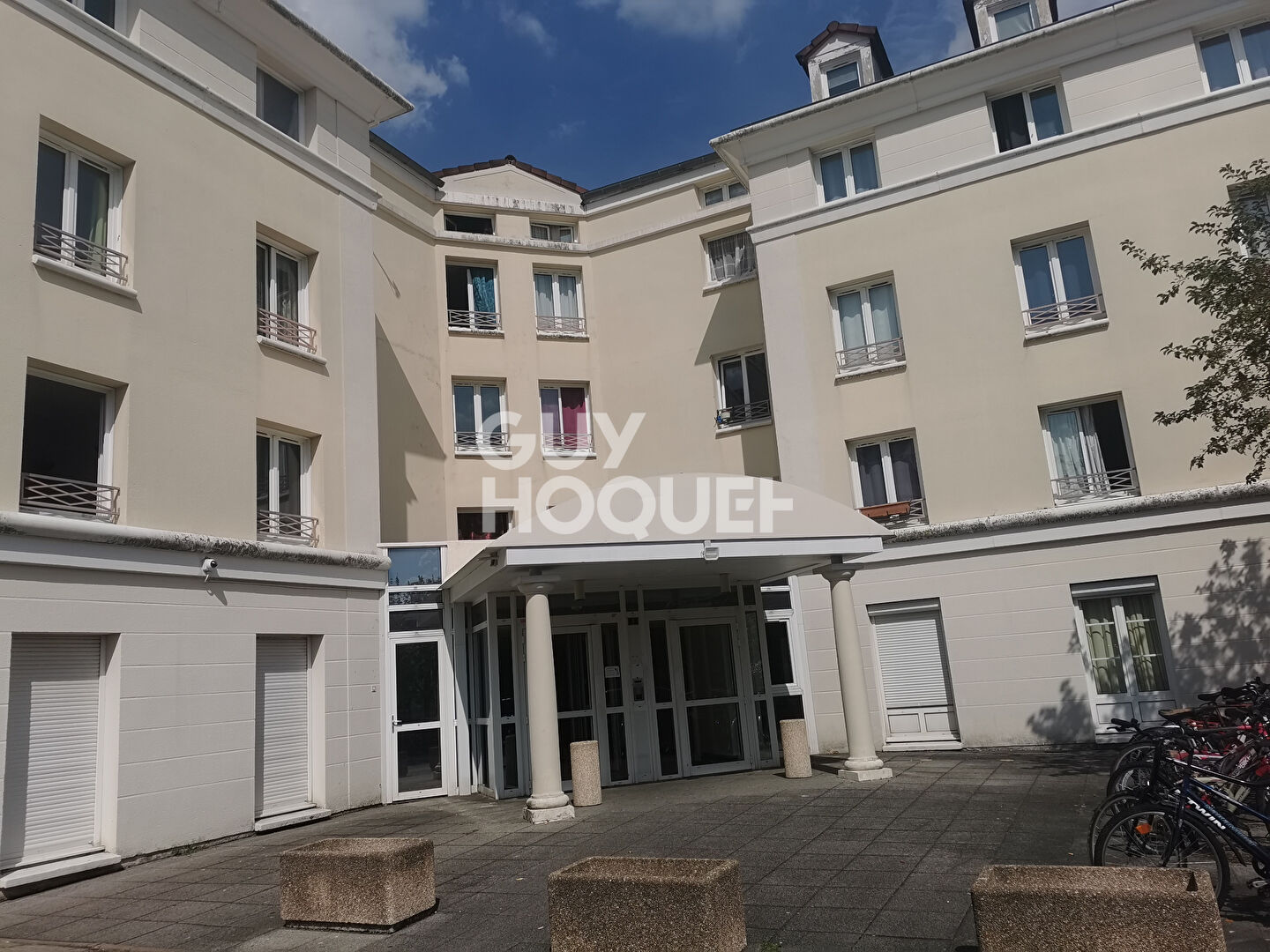 Location Studio meublé à BUSSY SAINT GEORGES