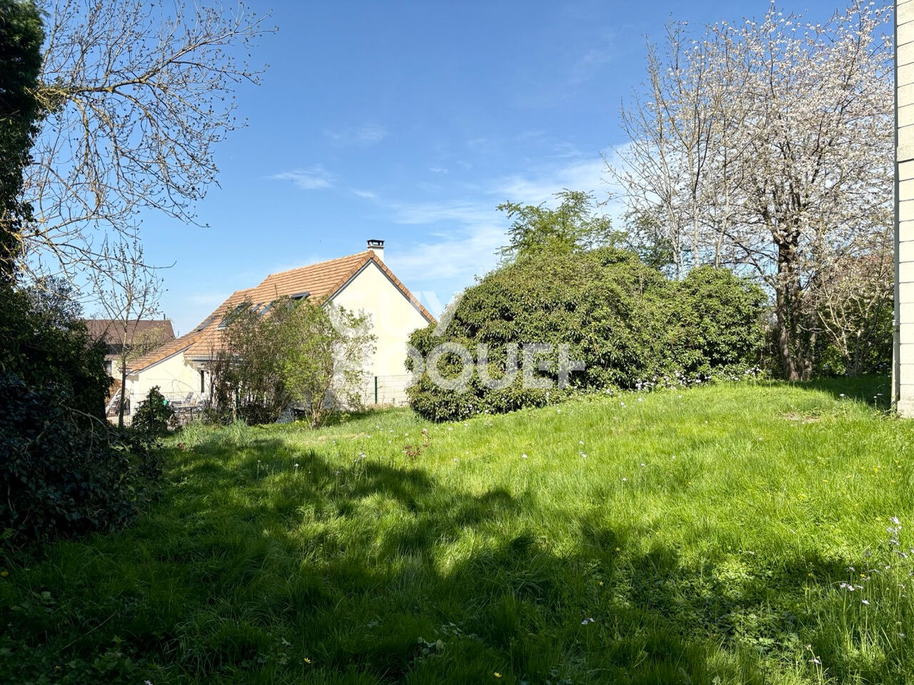 Terrain à bâtir avec maison à démolir - Quartier des Coteaux à Chessy