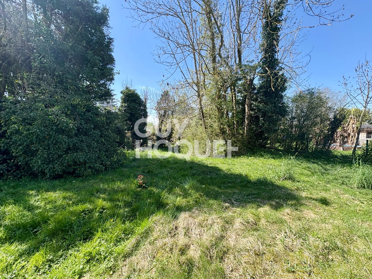 Terrain à bâtir avec maison à démolir - Quartier des Coteaux à Chessy