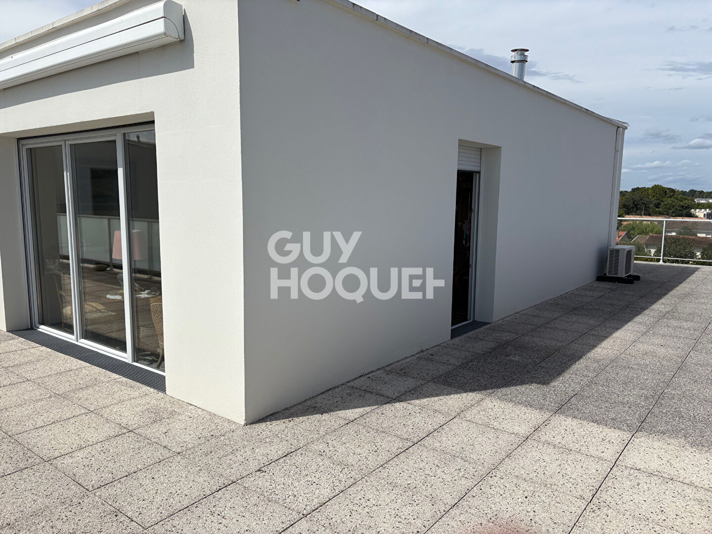 APPARTEMENT T5 EN ATTIQUE PLEIN CENTRE DE PESSAC