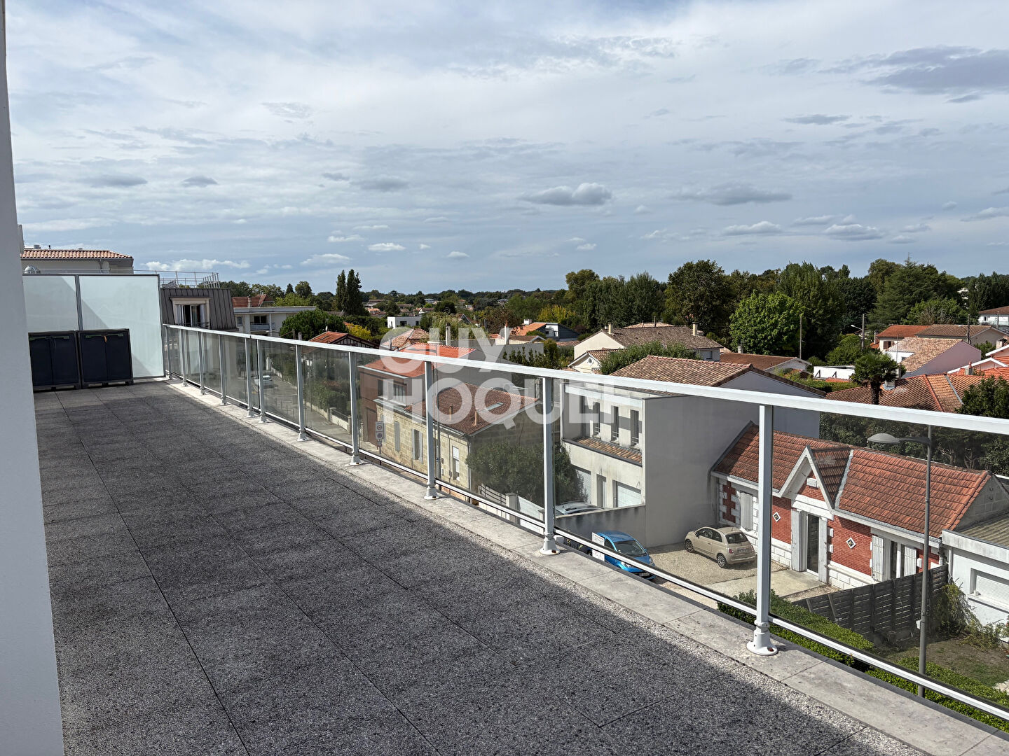 APPARTEMENT T5 EN ATTIQUE PLEIN CENTRE DE PESSAC