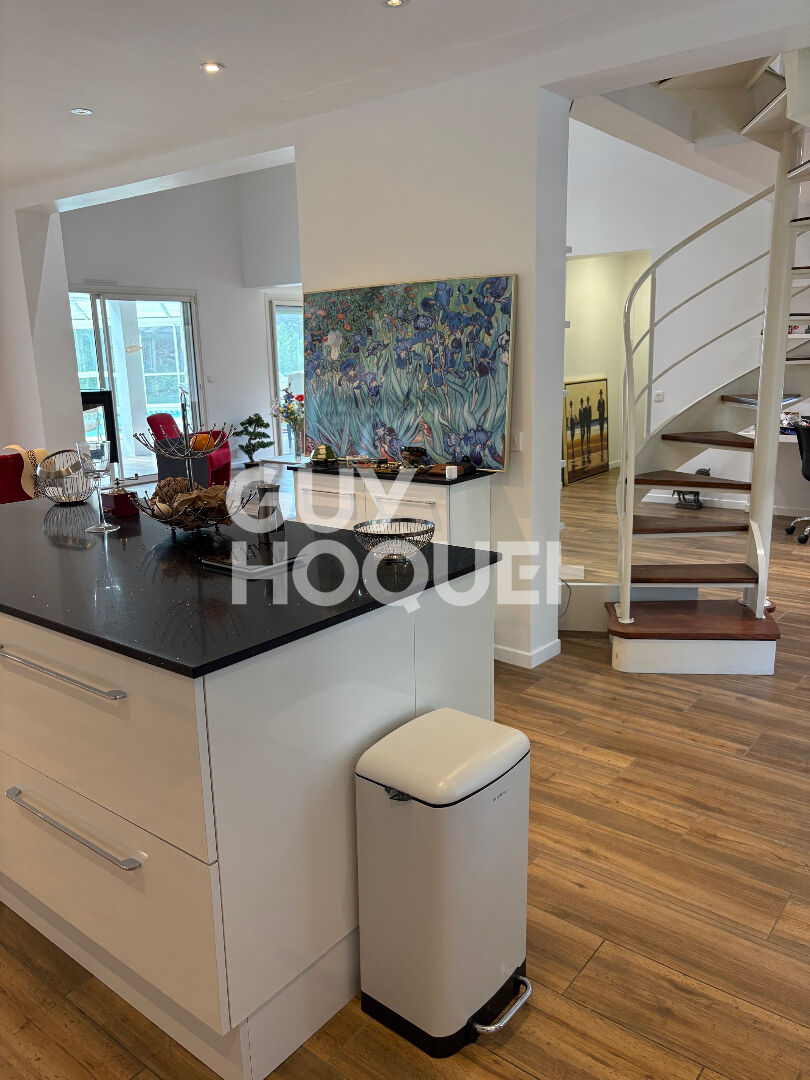 Maison contemporaine spacieuse à vendre à Pessac - 766 500