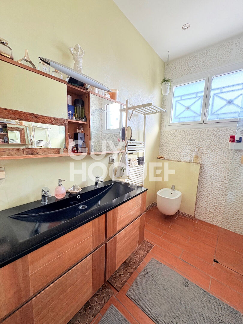 MAISON FAMILIALE PARFAIT ÉTAT avec dépendance 160m2