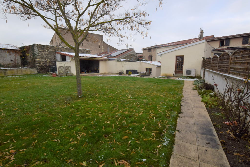 Perignat Sur Allier, Maison de bourg T5  avec jardin