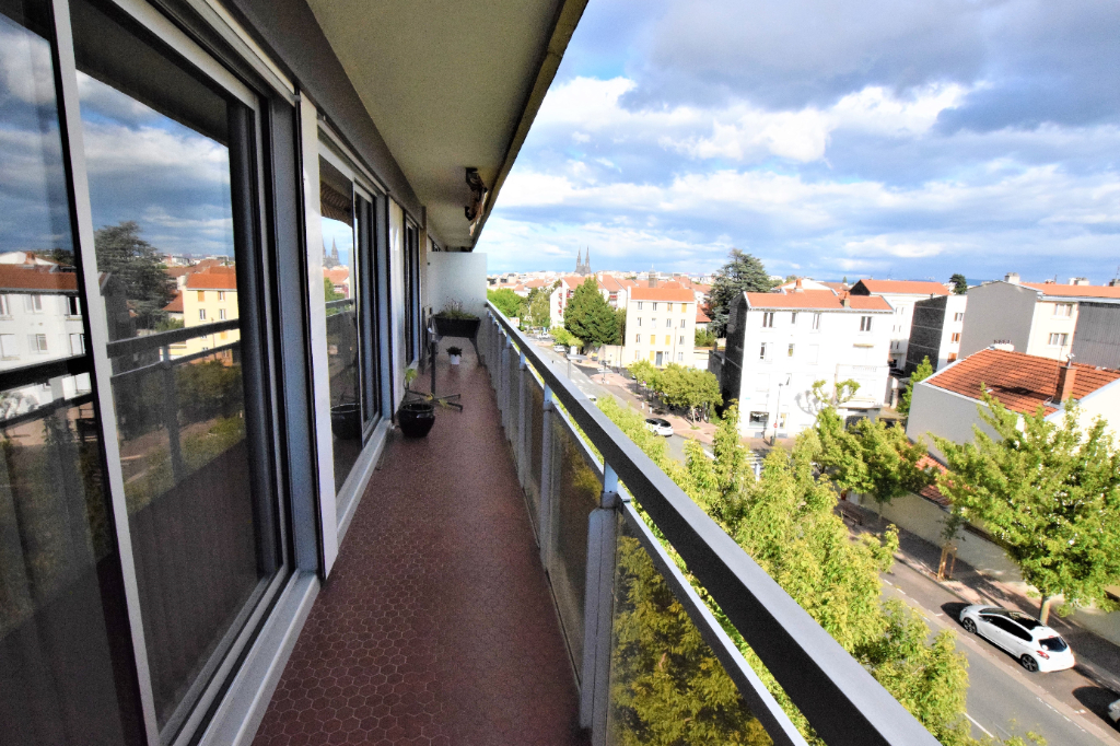 Chamalieres - Appartement T5 de 100 m2 avec garage et cave