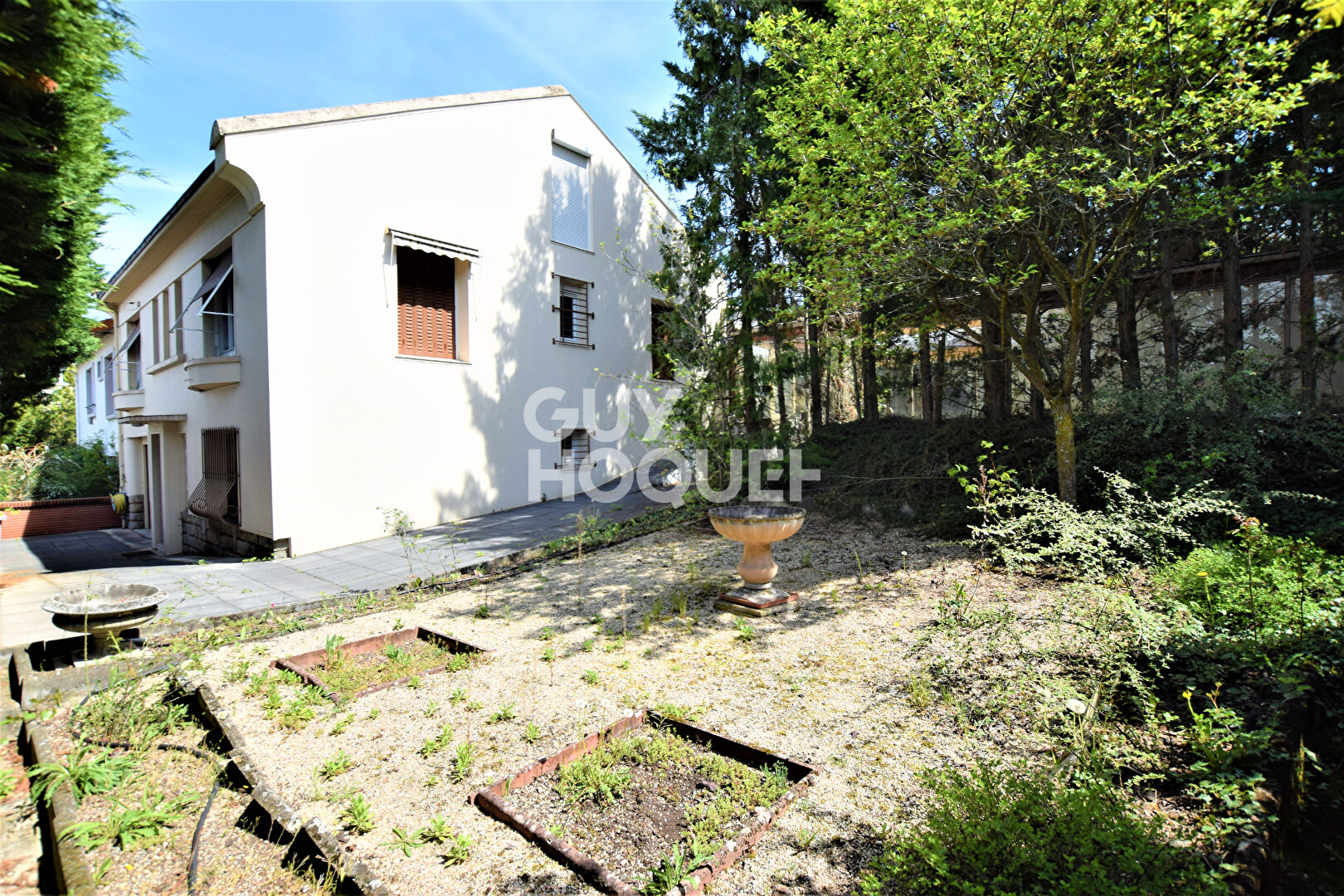 Clermont Ferrand - Vallières - Maison de 190 m2, garage, piscine et dépendances