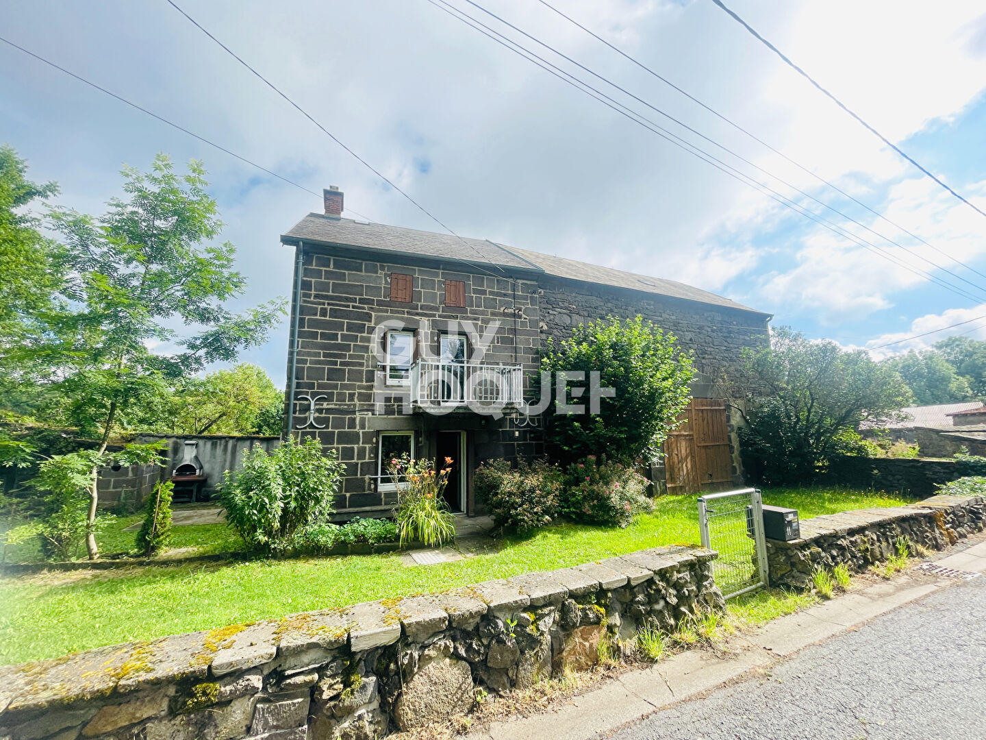 VOLVIC - Maison 2 chambres, Grange et terrain de 646 m²