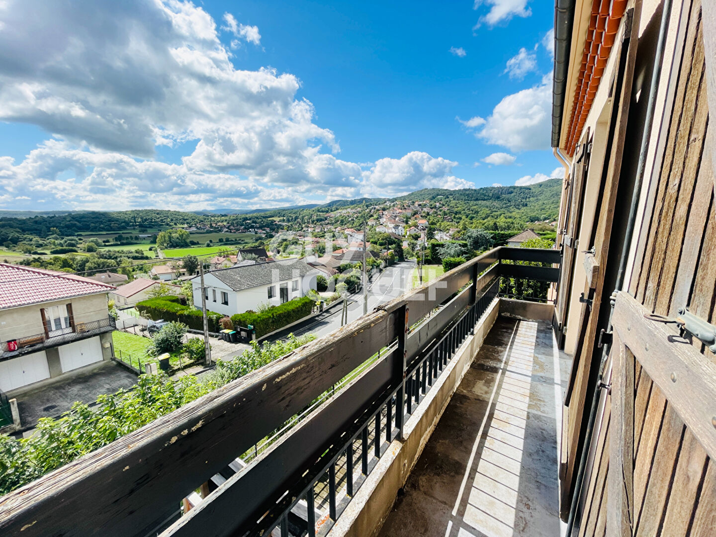 CHATEL GUYON - Duplex de 95 m², stationnements balcon et cave