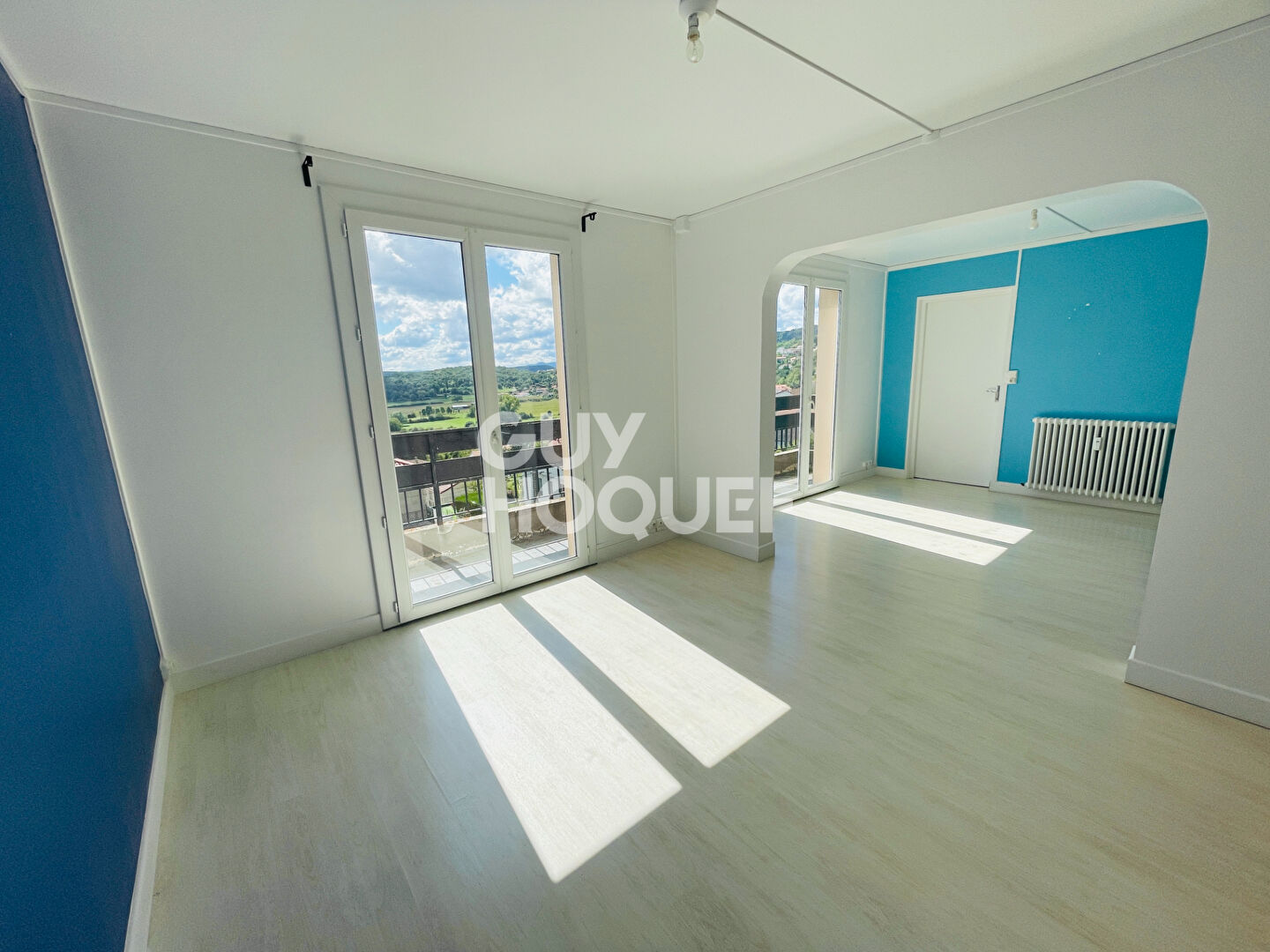 CHATEL GUYON - Duplex de 95 m², stationnements balcon et cave