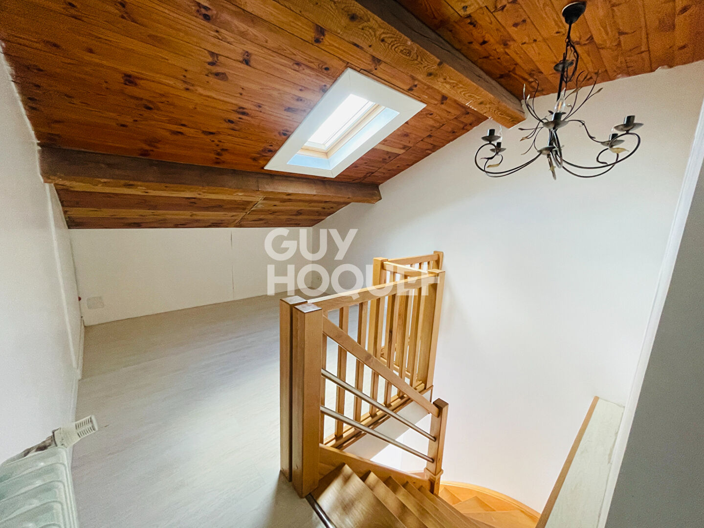 CHATEL GUYON - Duplex de 95 m², stationnements balcon et cave