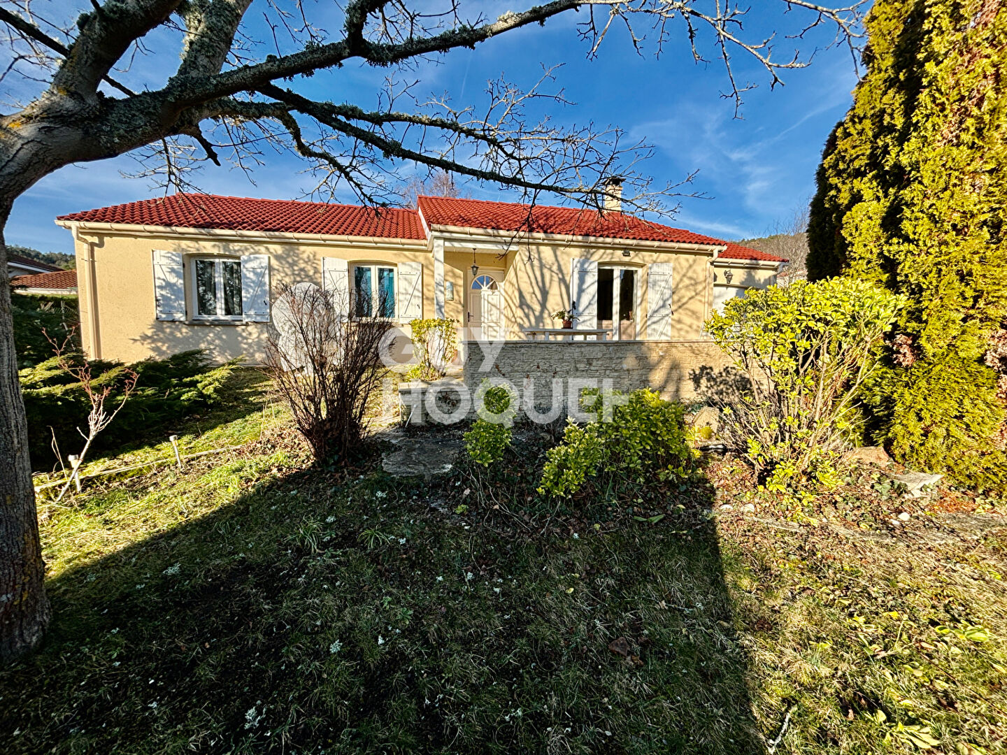 CHATEL GUYON - Les Grosliers - Maison Plain pied T4 - 2 garages - 1222 m² de terrain