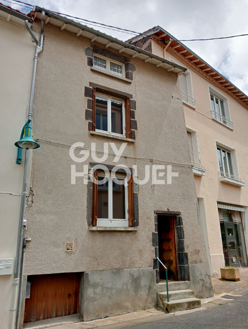 ROYAT -Maison de ville avec cave et grenier