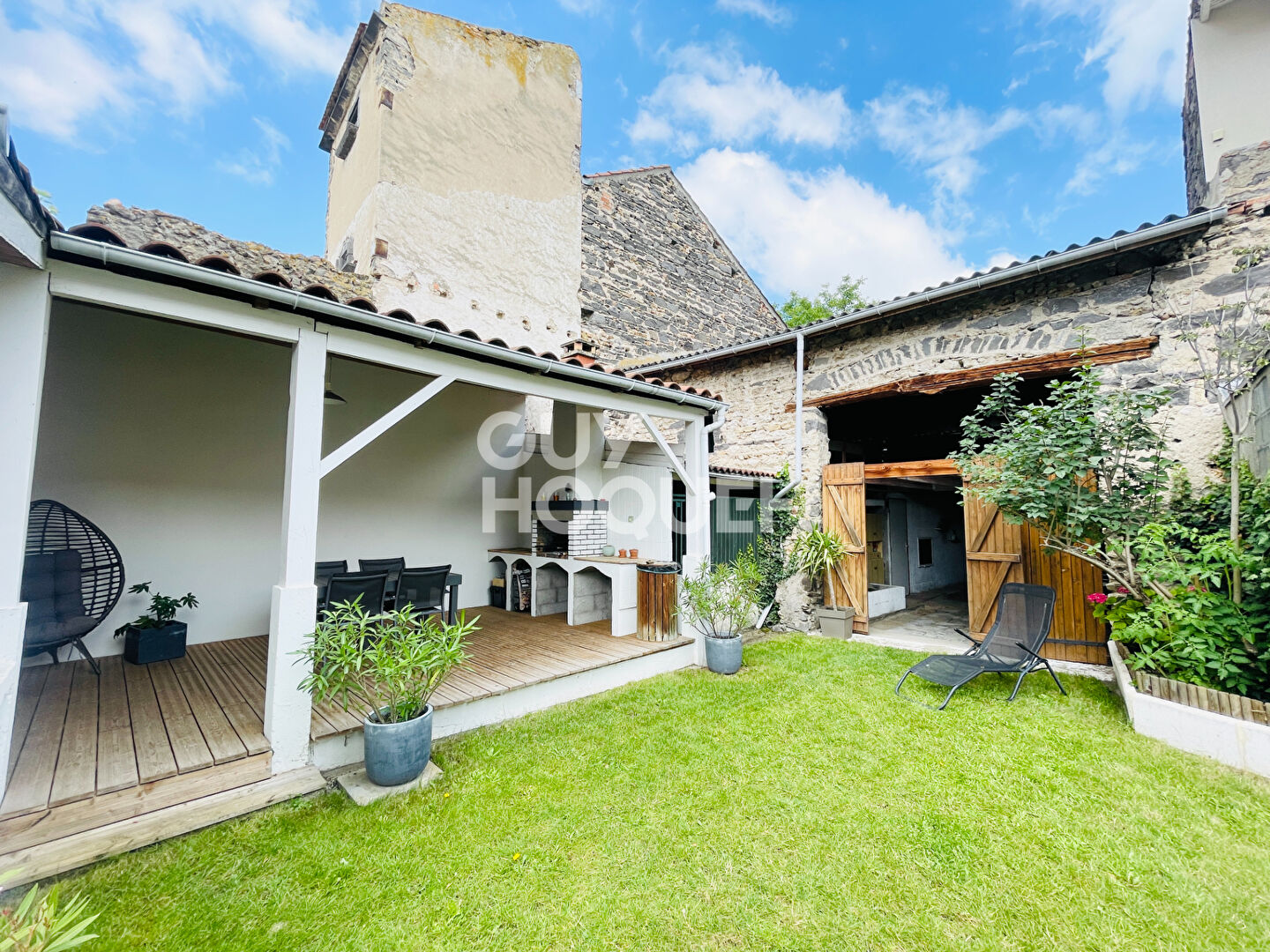 SAINT BONNET PRES RIOM - Maison 115 m² avec extérieur et grange