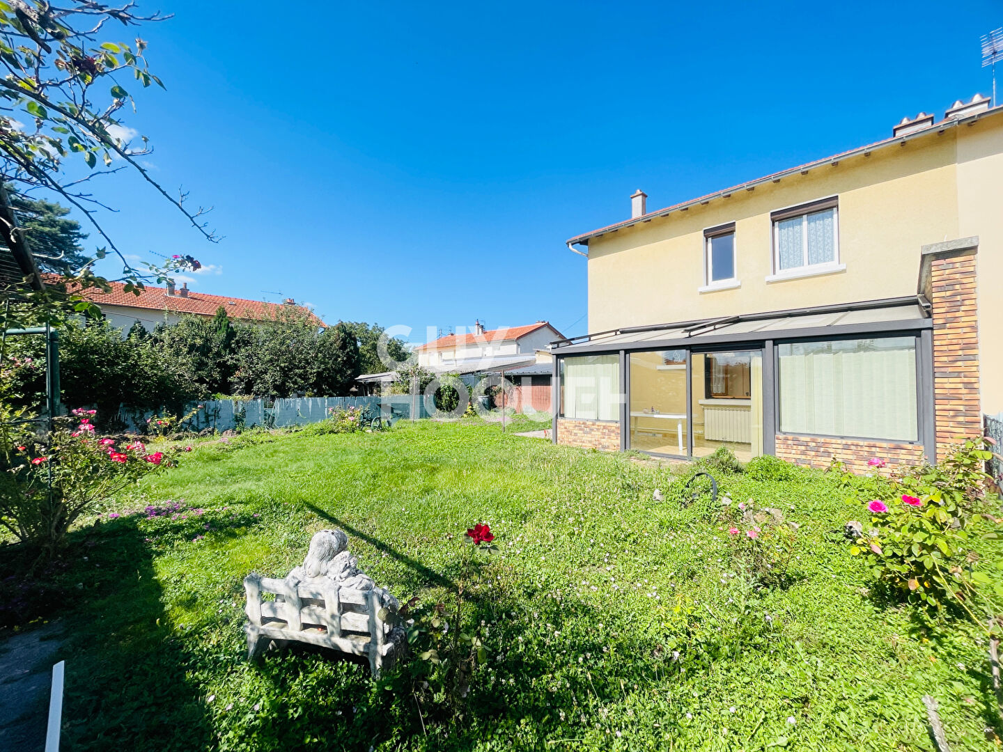 SAINT BEAUZIRE - Maison 3 chambres, garage et jardin