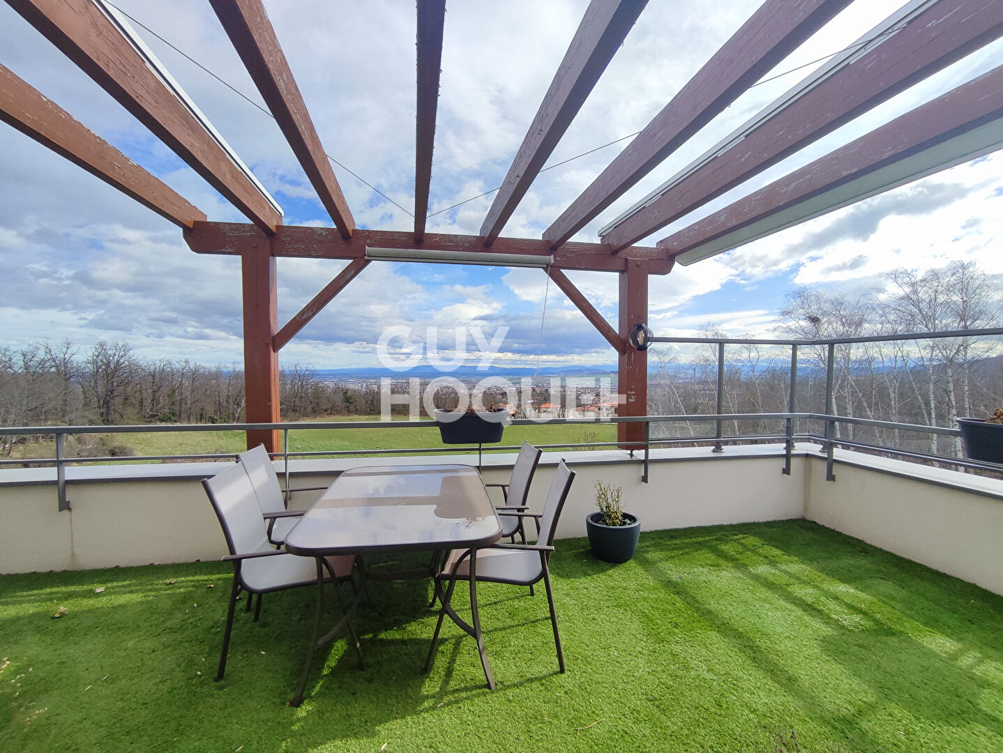 Appartement T4 de 112.60 m2 avec terrasses, stationnements et vue.