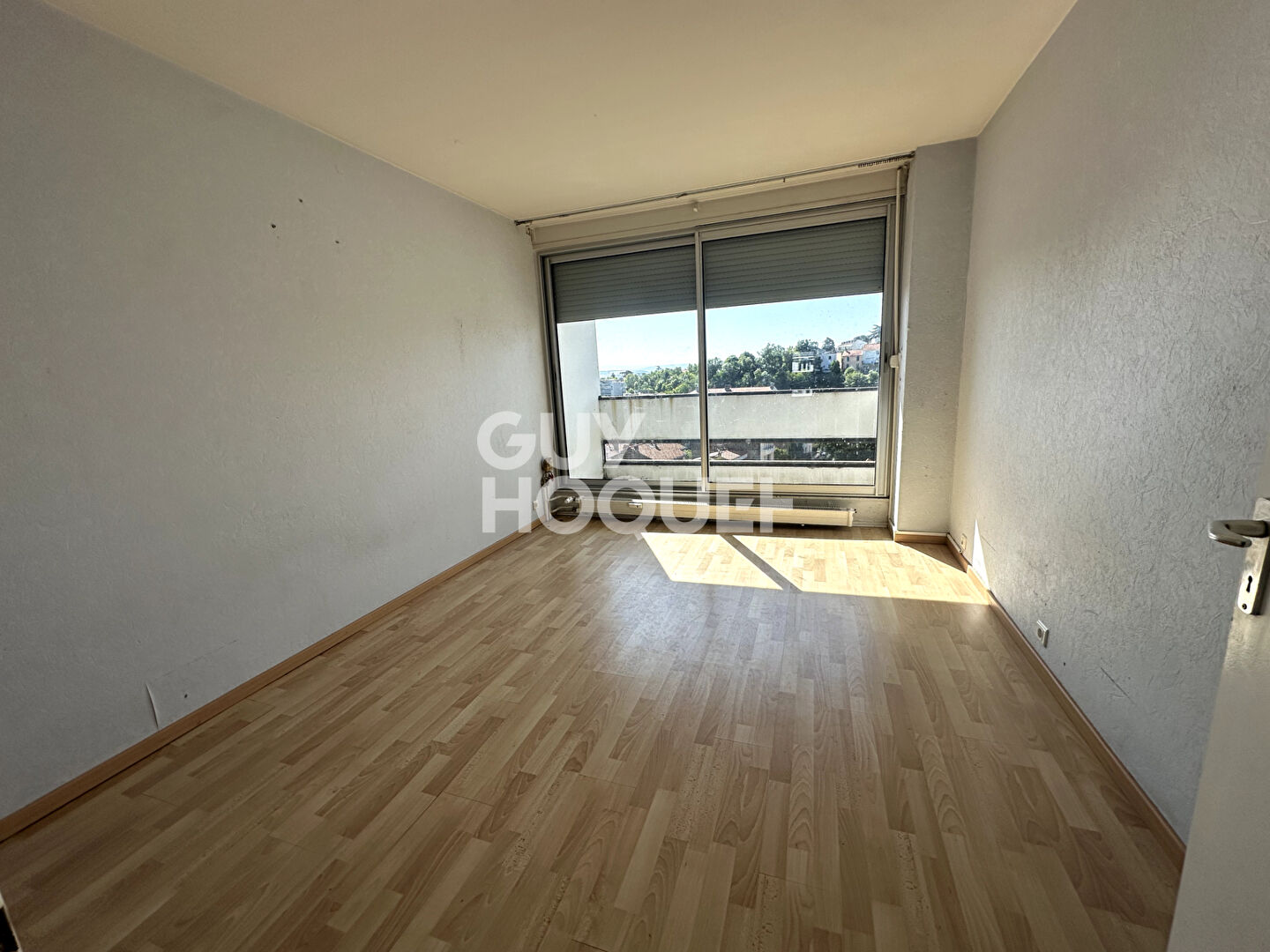 Appartement T4 Traversant  au dernier étage.