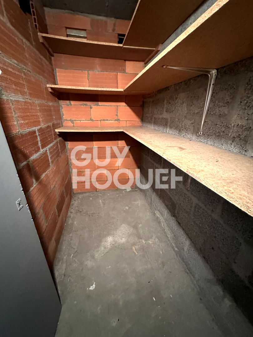 Appartement T4 Traversant  au dernier étage.