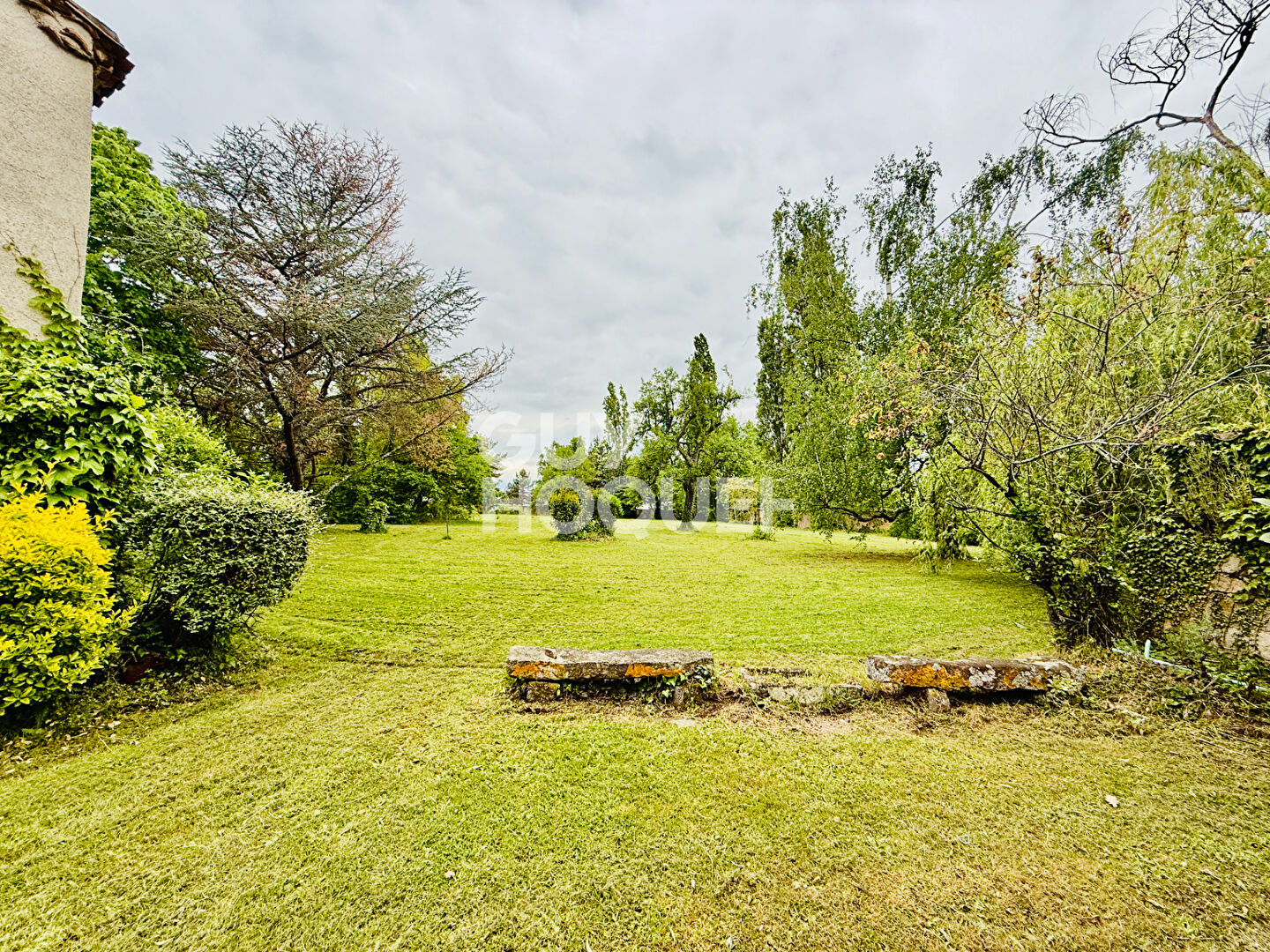 SERMENTIZON - Maison de Maître des années 1800 et son parc arboré