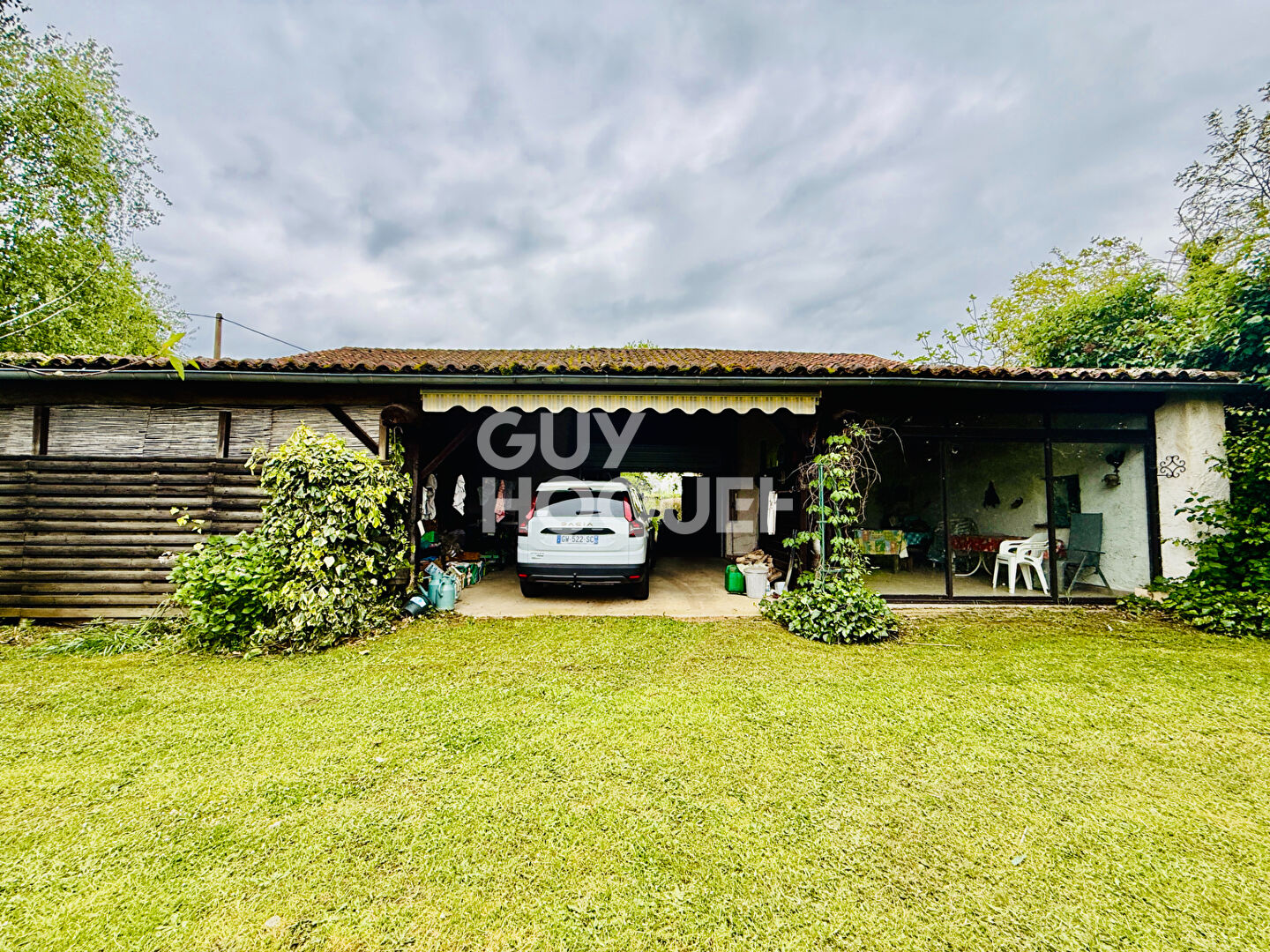 SERMENTIZON - Maison de Maître des années 1800 et son parc arboré