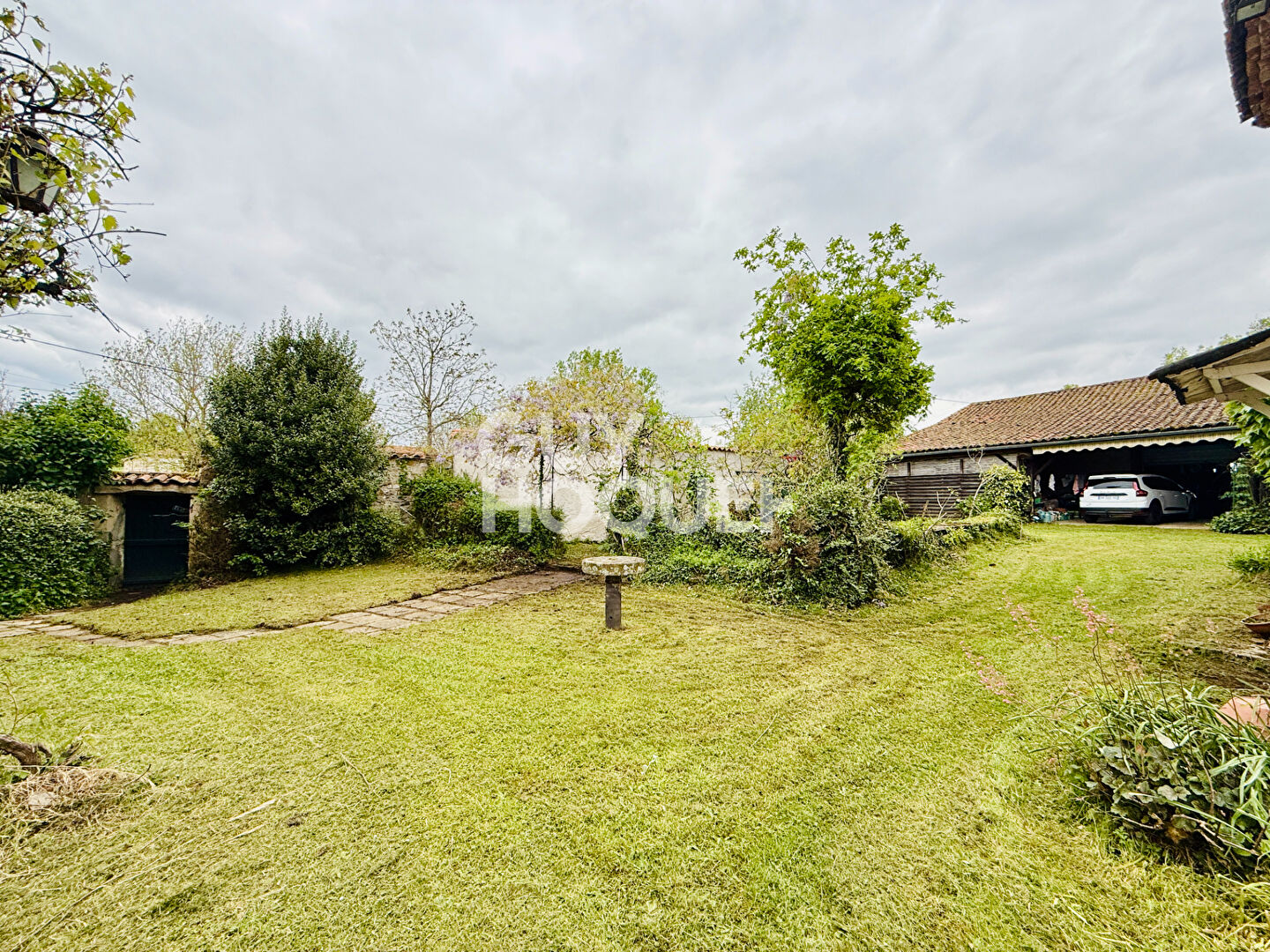 SERMENTIZON - Maison de Maître des années 1800 et son parc arboré