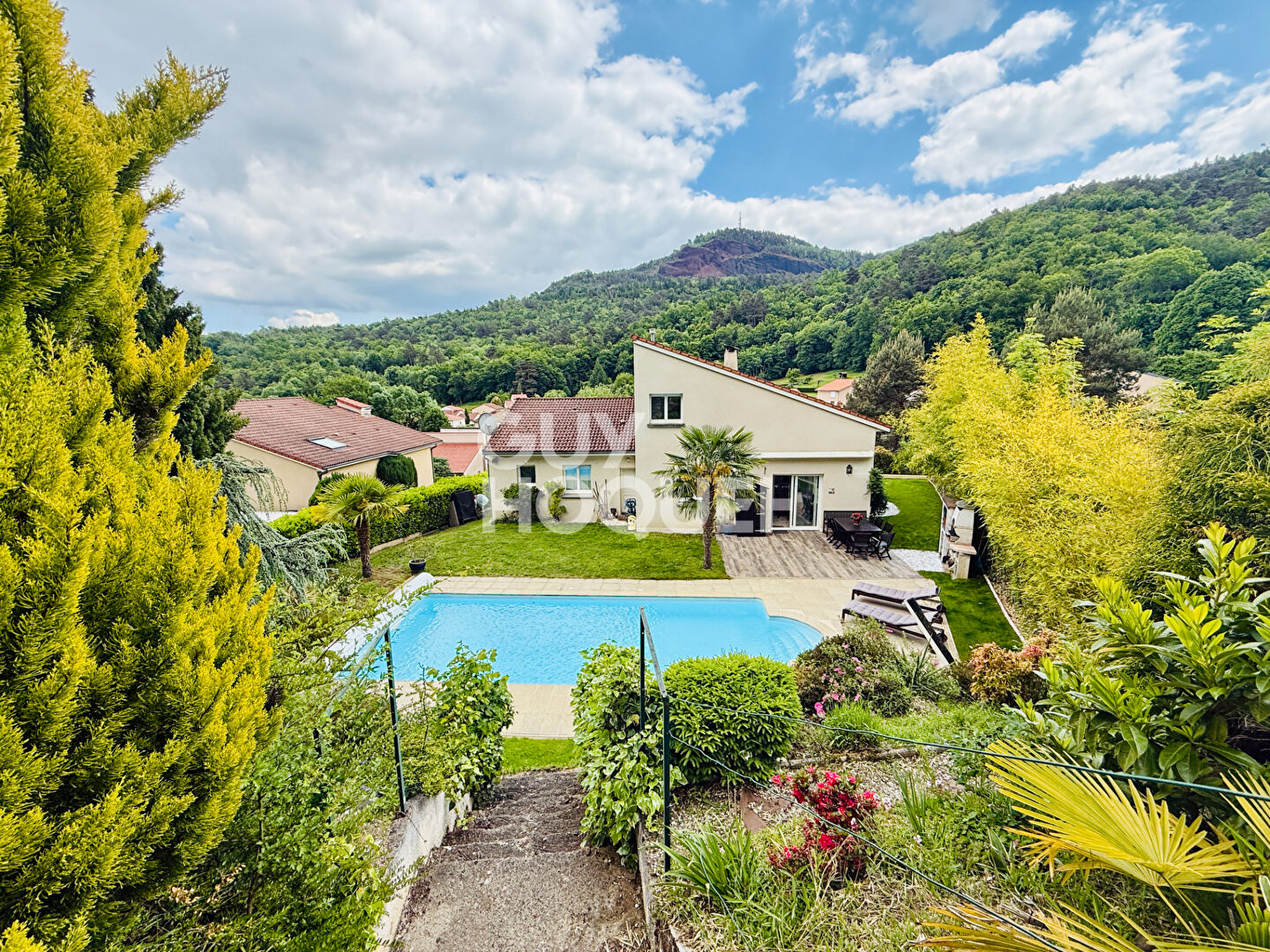 Hauteurs de ROYAT - Maison 162 m2 avec piscine, cadre paisible et verdoyant