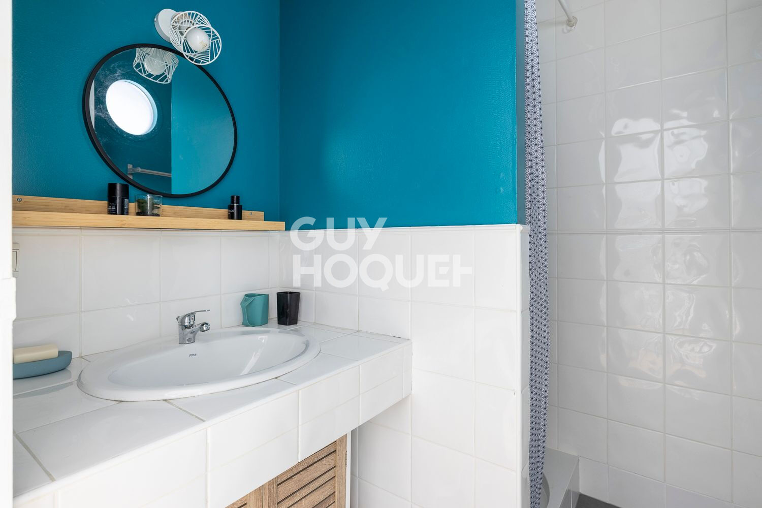 MOZAC - Appartement de caractère, 3 chambres, places de parking.