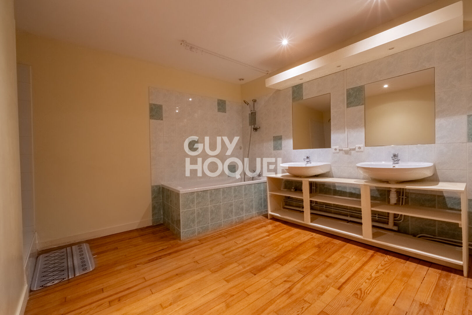 PONT-DU-CHATEAU - MAISON DE VILLE