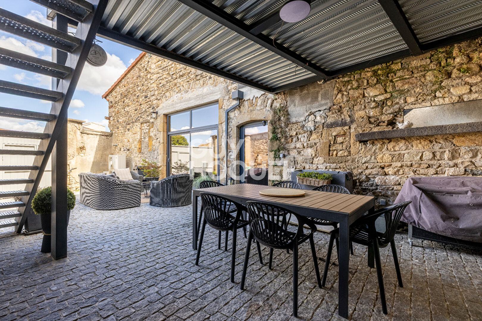 La Sauvetat - Grange rénovée de 263.5 m²