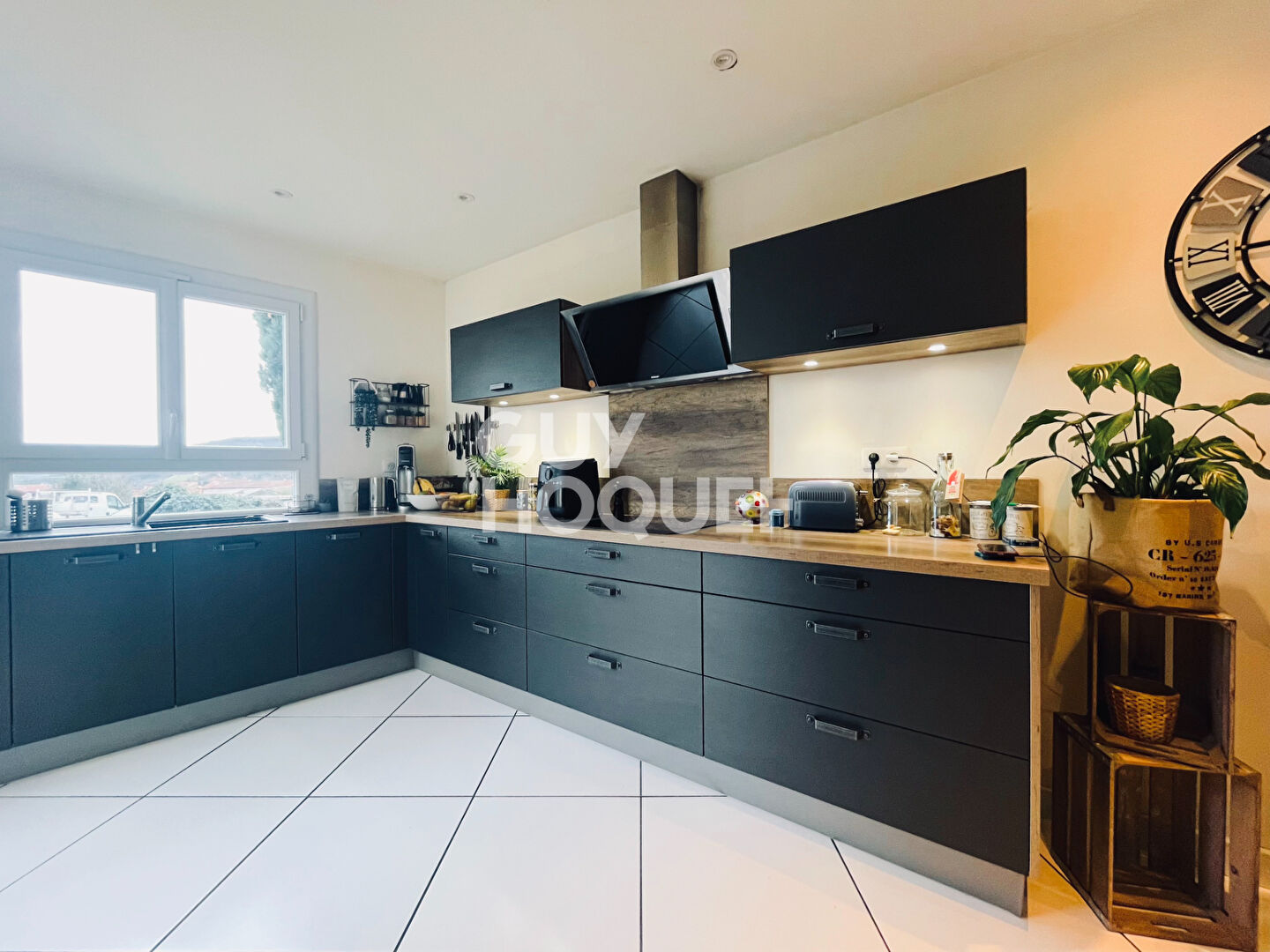 MARSAT - Maison 228 m² - 5 chambres - Jardin et piscine intérieure